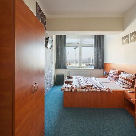 Hotel Cerny Andel à Most Extérieur photo